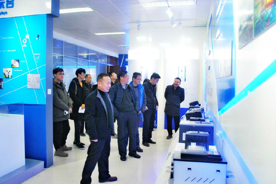 西馳電氣董事長宋濤、總經理徐革平陪同