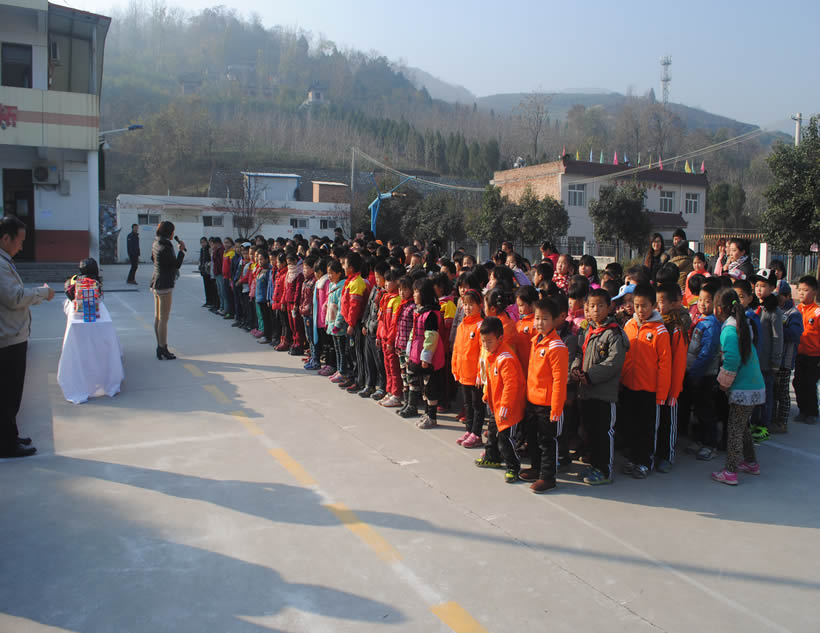 西馳電氣愛心永豐小學(xué)暖冬行(圖4) 西馳電氣愛心永豐小學(xué)暖冬行(圖4)