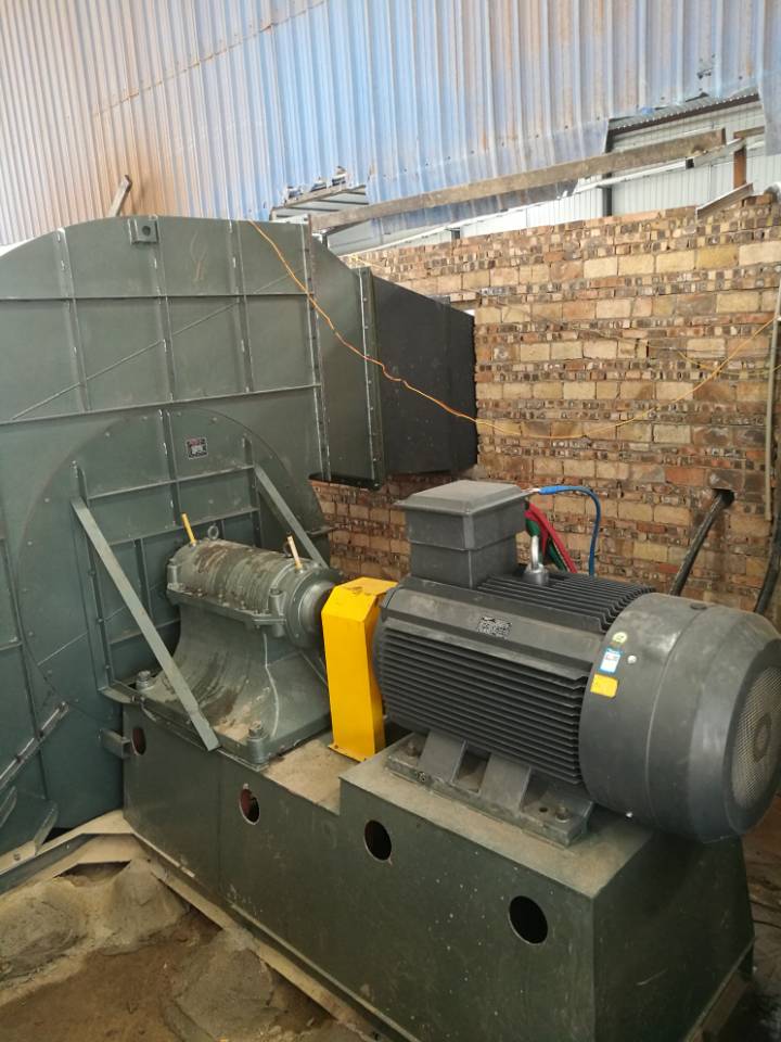 XFC350變頻器在玻璃鋼化爐上應(yīng)用(圖3) XFC350變頻器在玻璃鋼化爐上應(yīng)用(圖3)