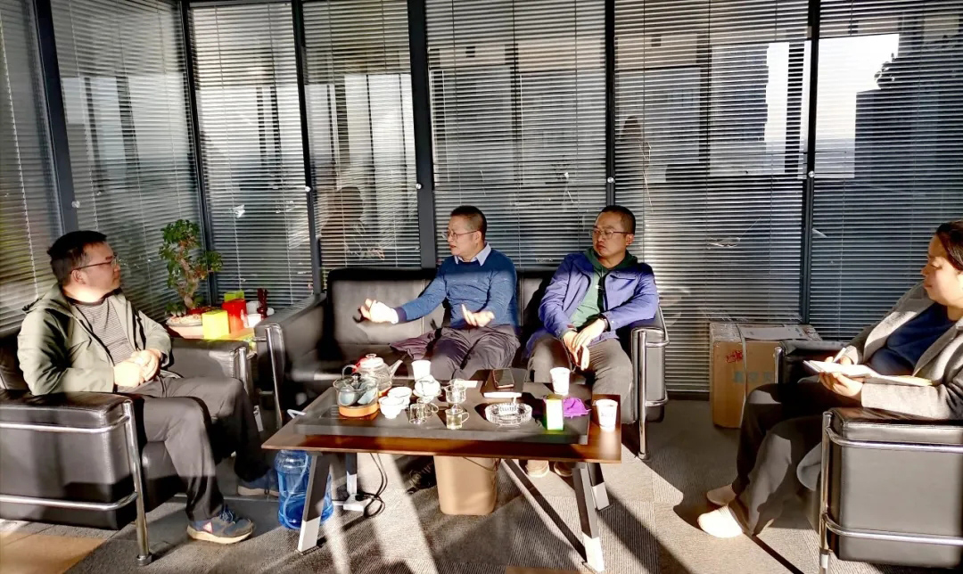 西安軟件園發(fā)展中心副主任周非凡走訪西馳電氣(圖1) 西安軟件園發(fā)展中心副主任周非凡走訪西馳電氣(圖1)