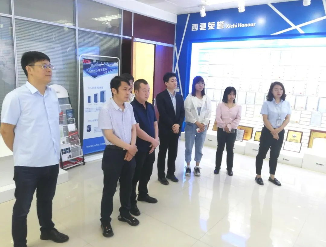 兵團第十一師領(lǐng)導(dǎo)蒞臨西馳電氣考察交流(圖1) 兵團第十一師領(lǐng)導(dǎo)蒞臨西馳電氣考察交流(圖1)