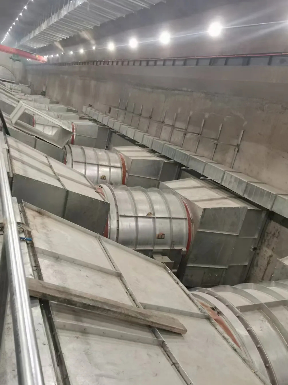 西馳電氣高原型高壓軟起動(dòng)裝置在京藏高速一次試車成功(圖3) 西馳電氣高原型高壓軟起動(dòng)裝置在京藏高速一次試車成功(圖3)